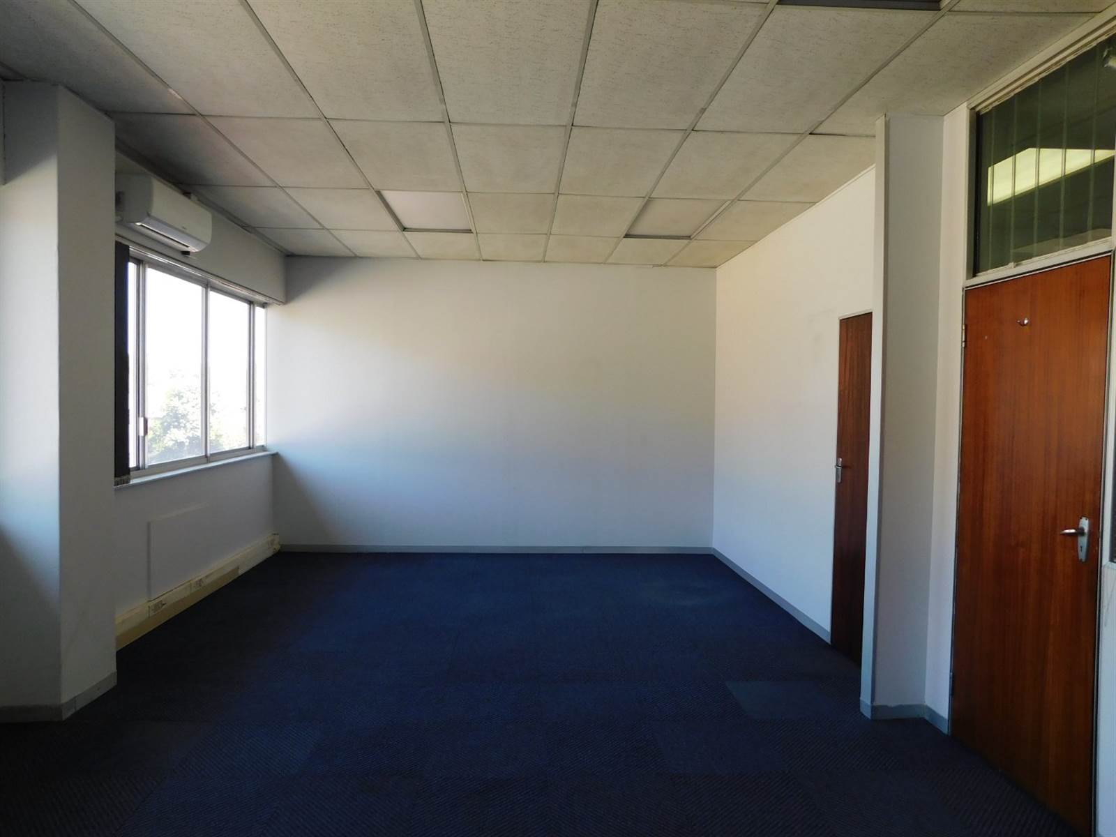 195  m² Office Space in Strydompark photo number 6