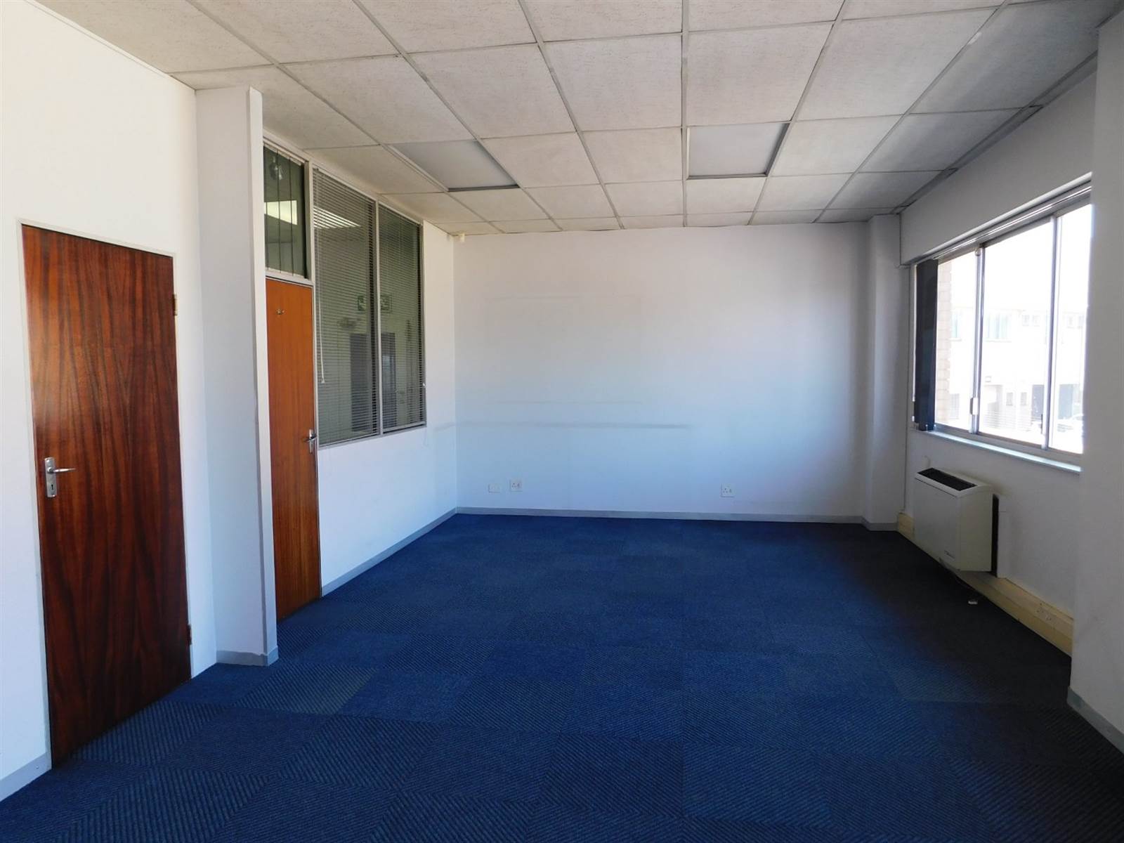 195  m² Office Space in Strydompark photo number 5