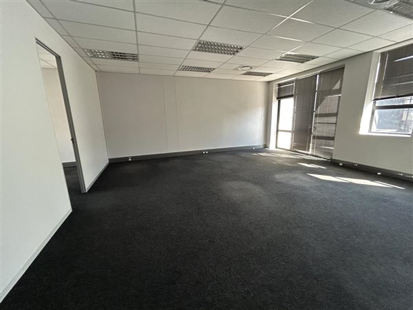 182  m² Office Space in Highveld