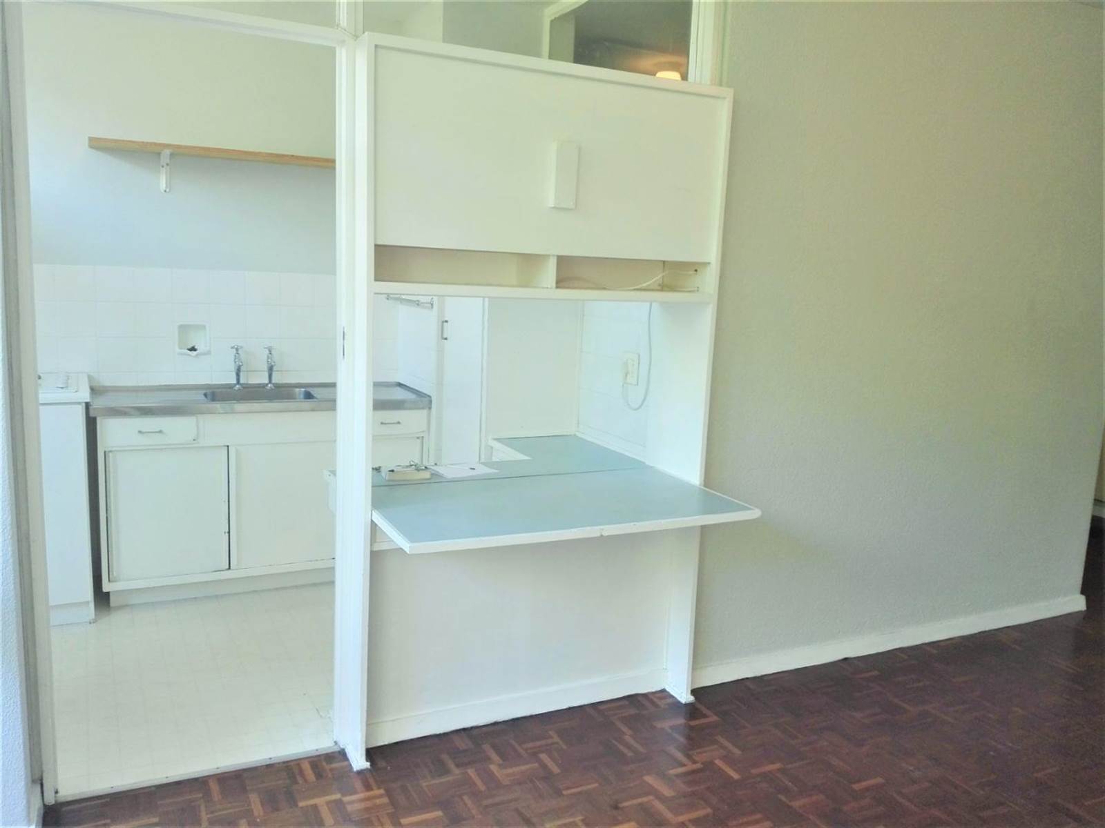 Studio Apartment in Cape Town City Centre photo number 10