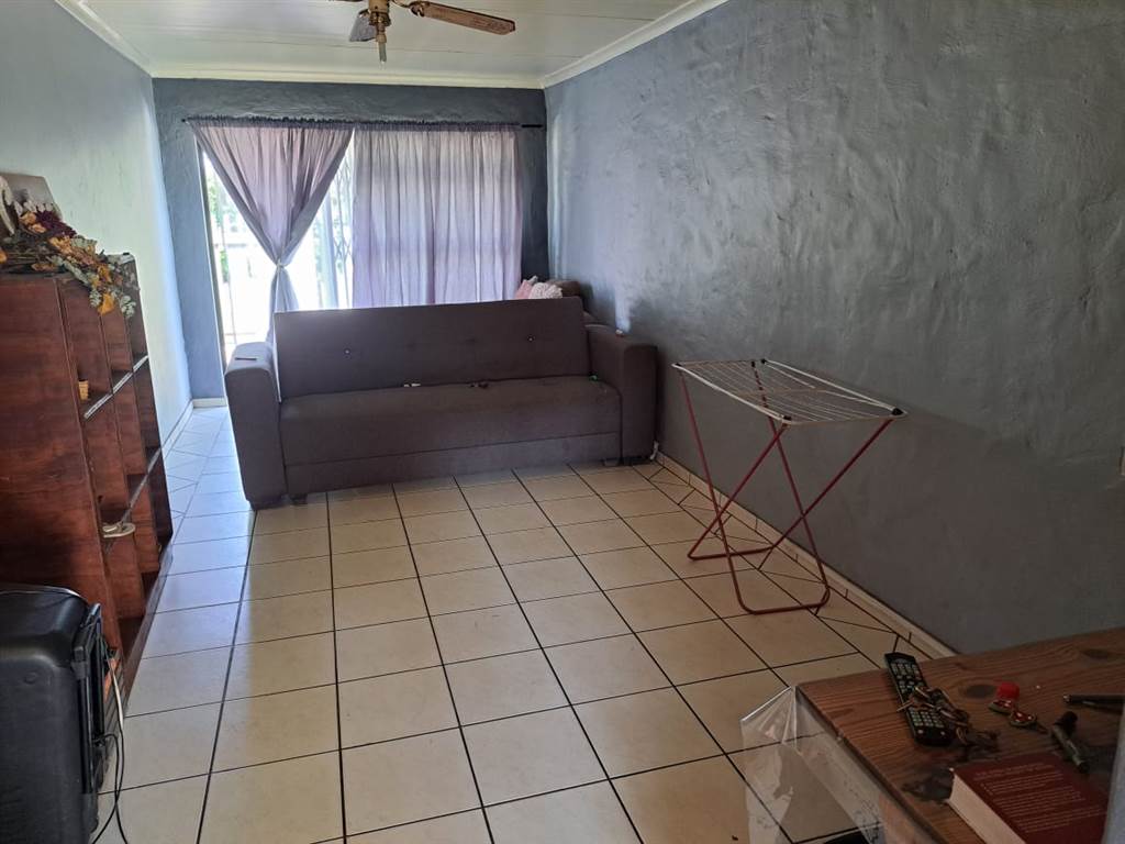 3 Bed House in Rensburg photo number 28