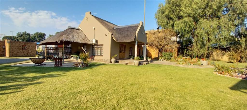 4 Bed House in Vaal Marina photo number 2