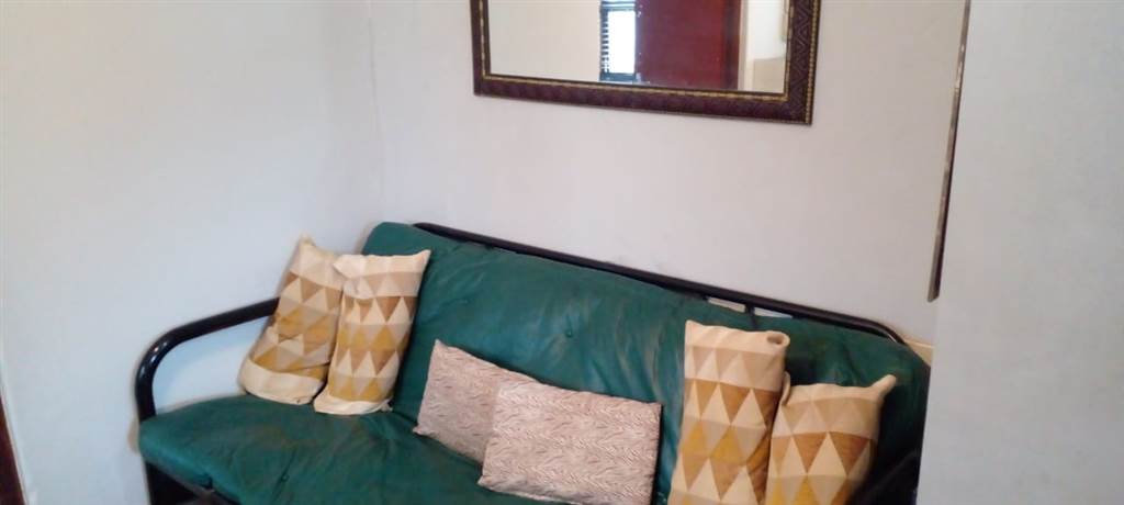 1 Bed Apartment in Uvongo photo number 8