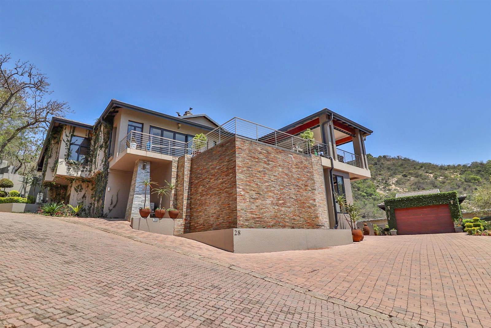 4 Bed House in Nelspruit photo number 2