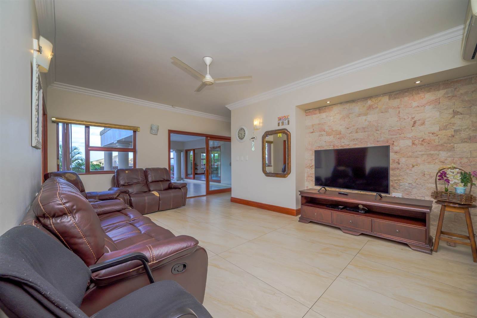 7 Bed House in Umhlanga Rocks photo number 11