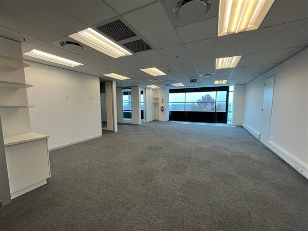 209  m² Commercial space