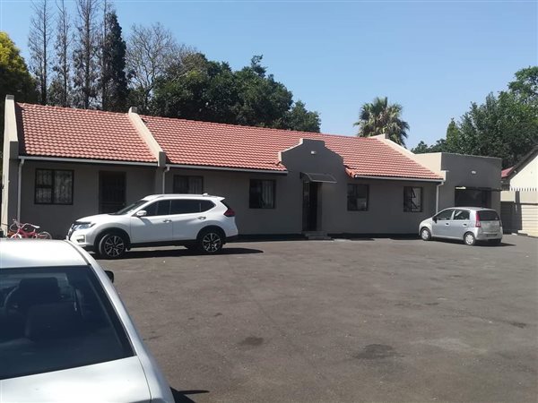 6 Bed House in Bloubosrand