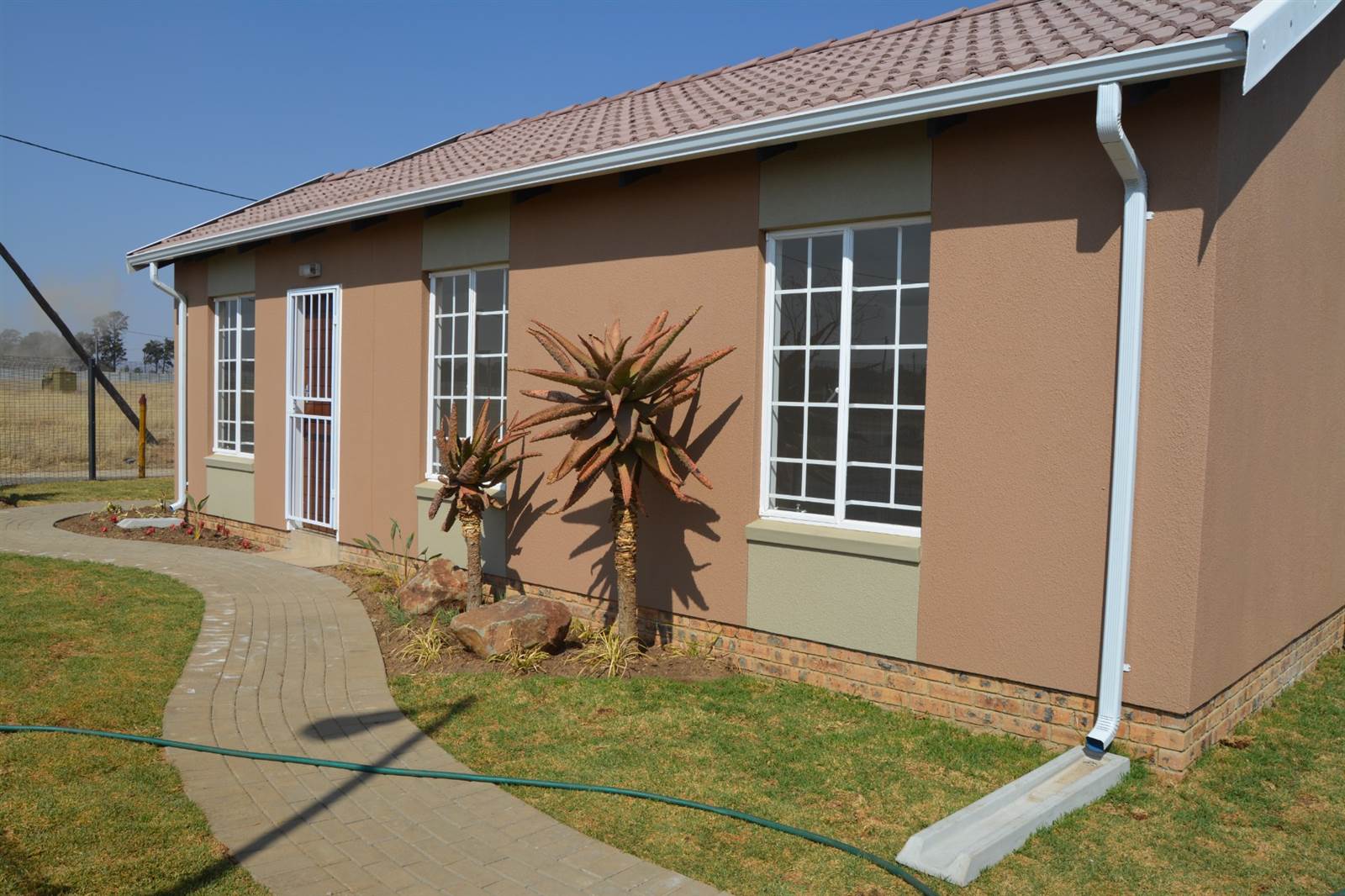 3 Bed House in Vanderbijlpark Central photo number 2