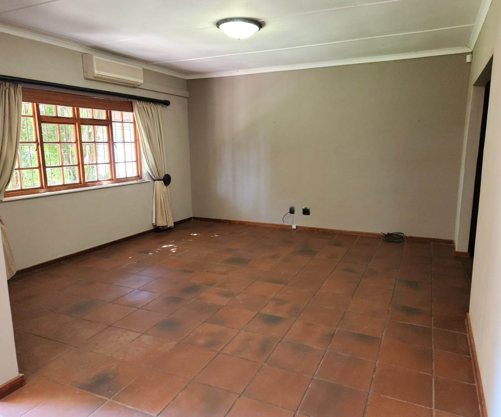 4 Bed House in Vredendal photo number 4