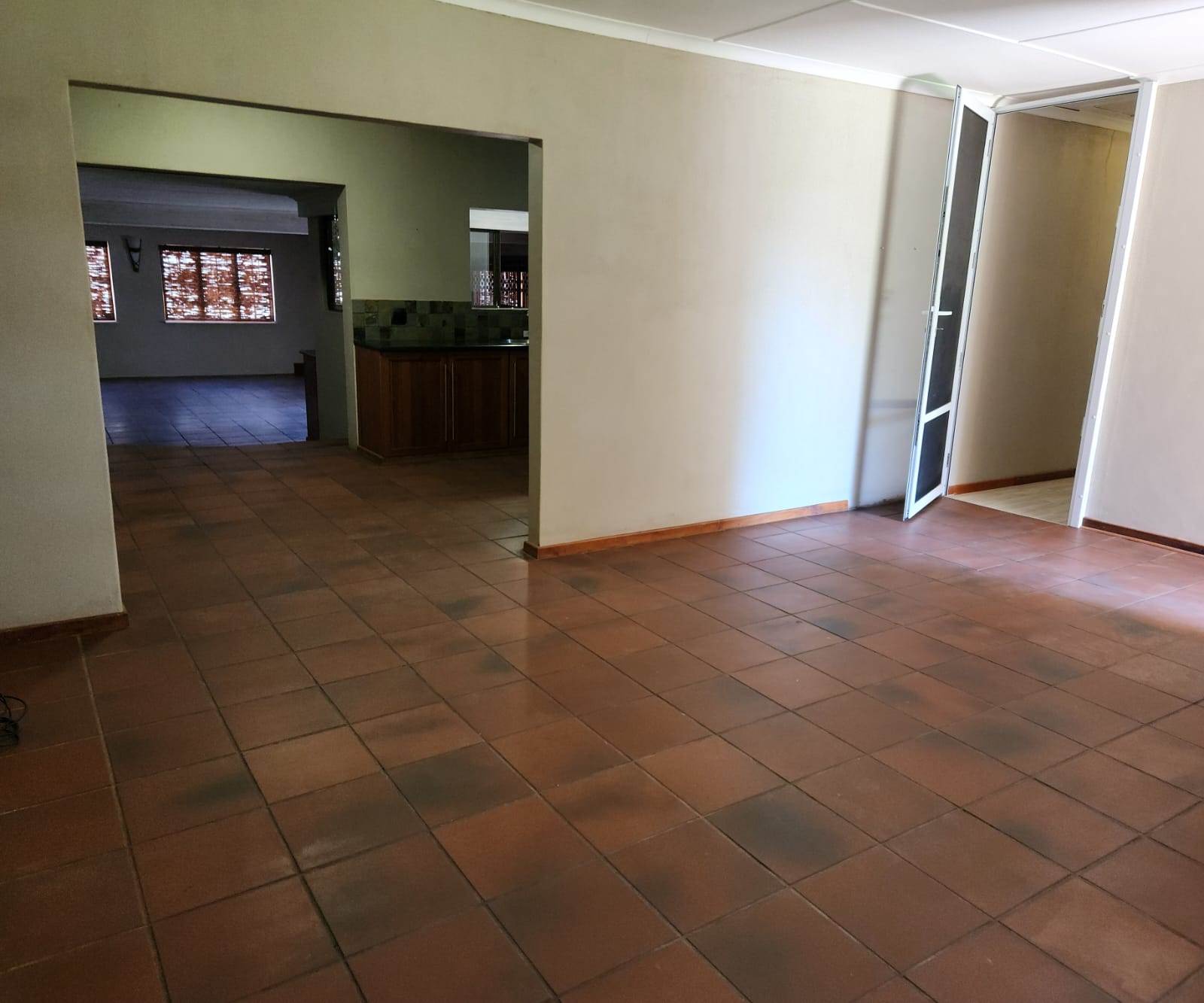 4 Bed House in Vredendal photo number 6