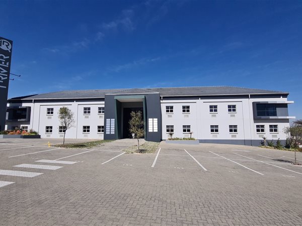 586  m² Commercial space