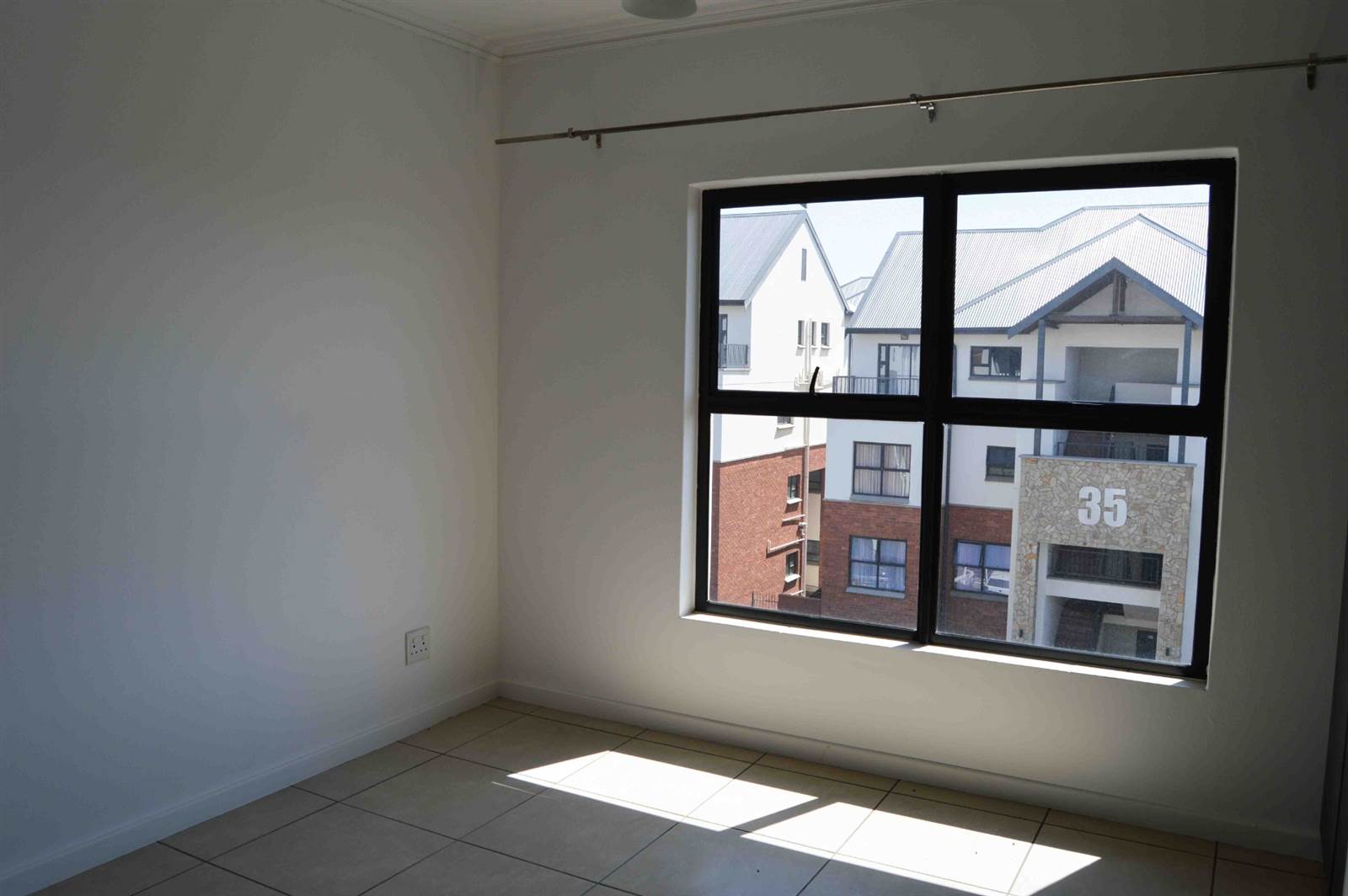 2 Bed Apartment in Greenstone Hill photo number 25
