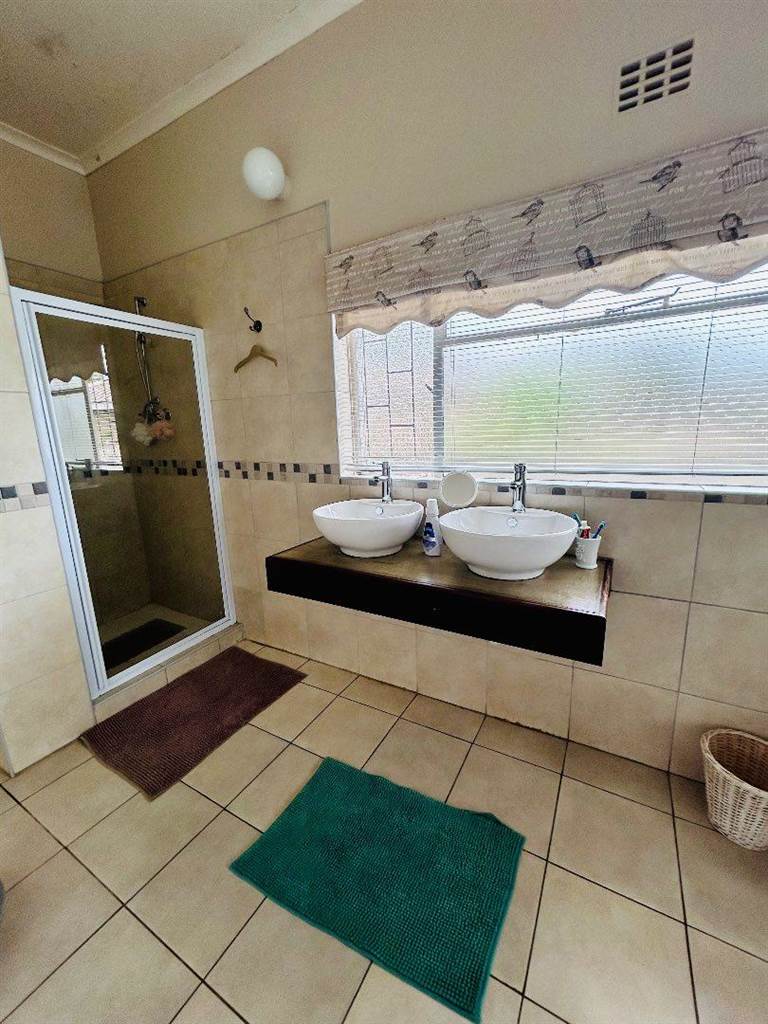 6 Bed House in Vryheid photo number 20