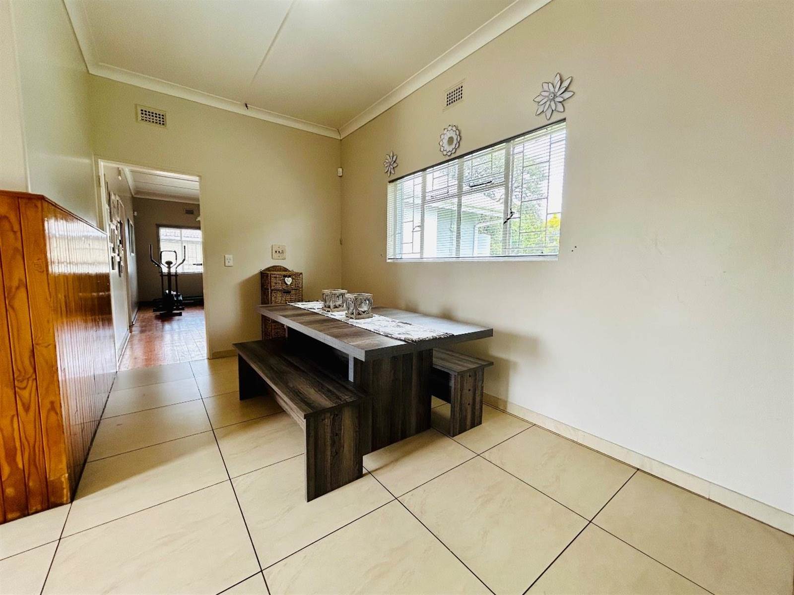 6 Bed House in Vryheid photo number 4