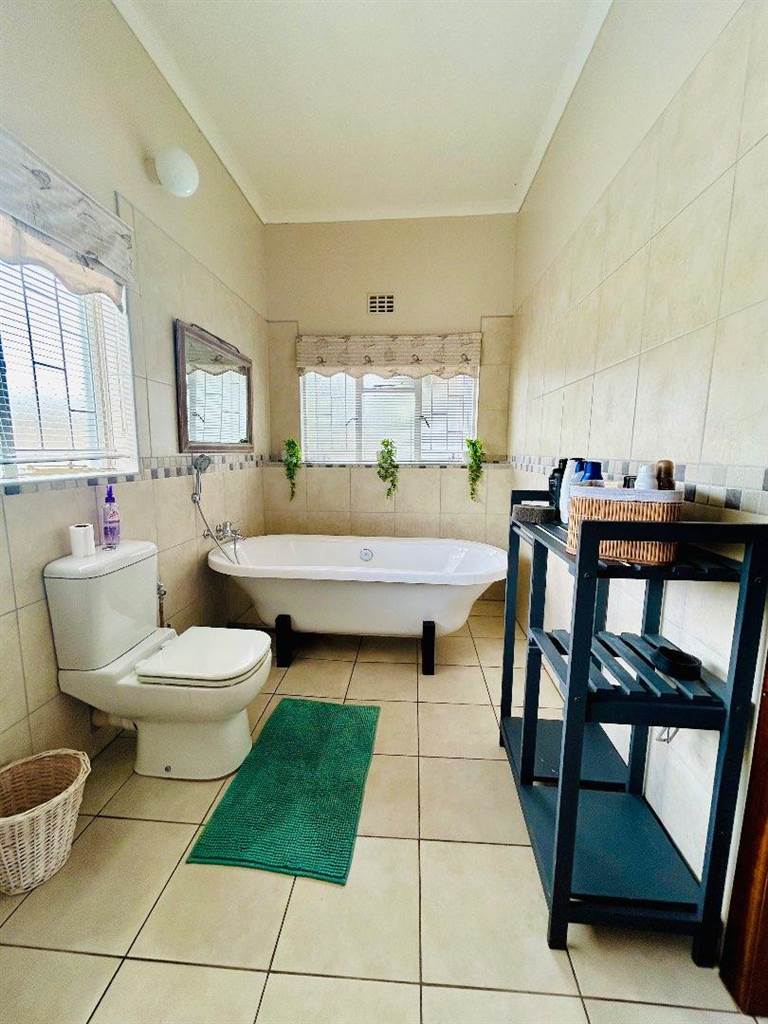 6 Bed House in Vryheid photo number 19