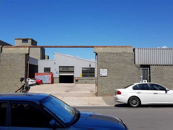 900 m² Industrial space 900 m² Industrial space