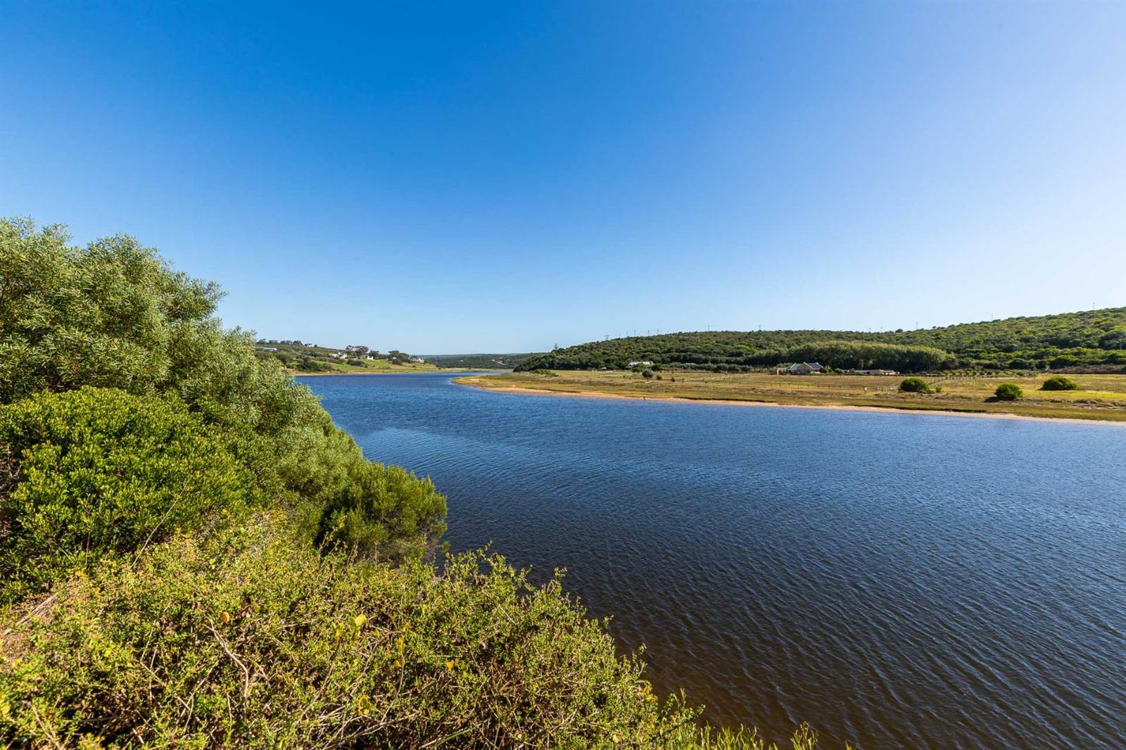1090 m² Land available in Stilbaai photo number 2