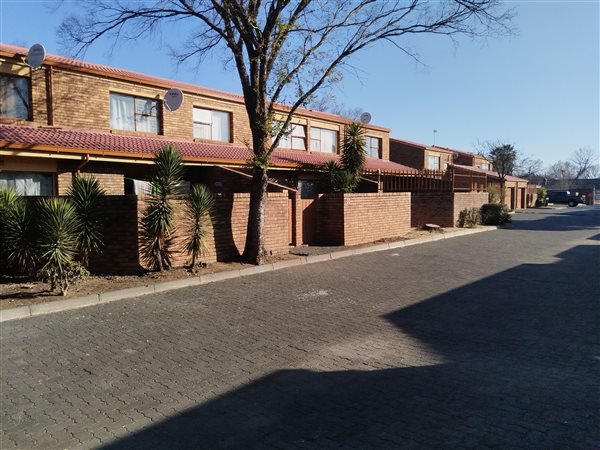 3 Bedroom Duplex 3 Bedroom Duplex