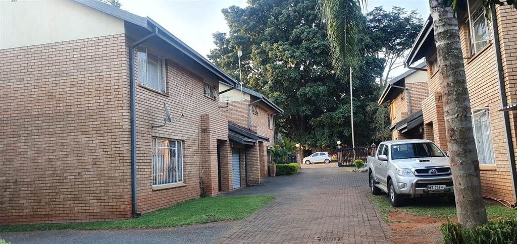 4 Bed Townhouse in Louis Trichardt photo number 1