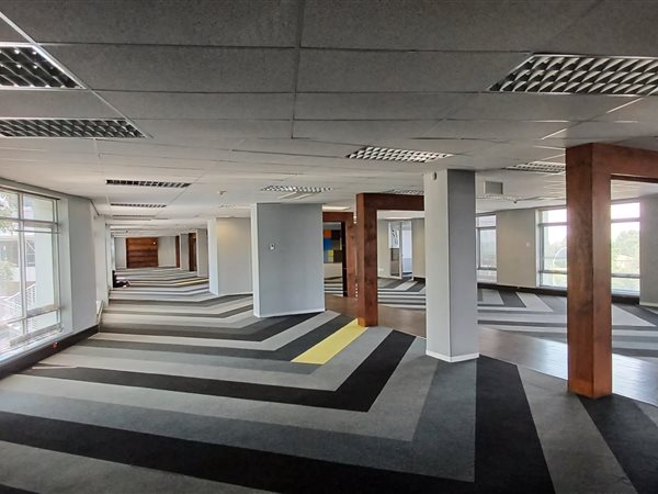 904  m² Commercial space