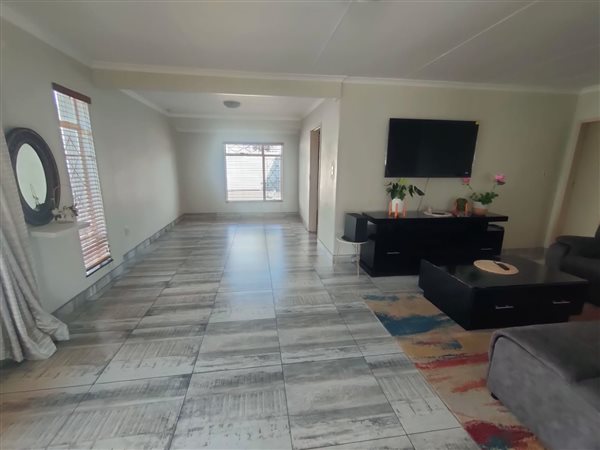 4 Bedroom House 4 Bedroom House