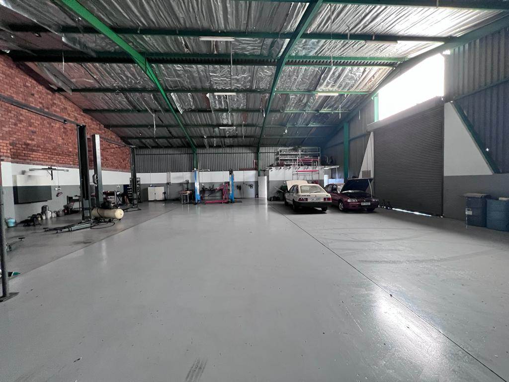 380  m² Industrial space in Mkondeni photo number 2