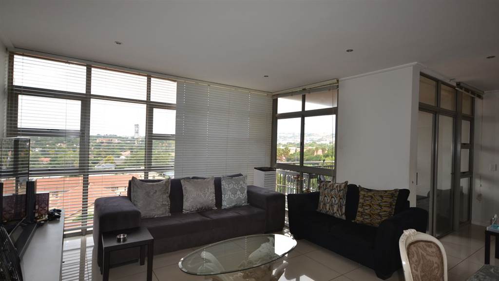 3 Bed Apartment in Bedfordview photo number 2