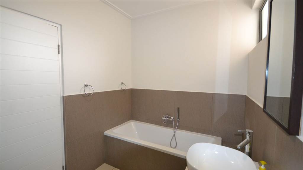 3 Bed Apartment in Bedfordview photo number 15