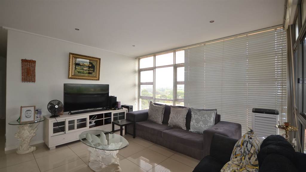 3 Bed Apartment in Bedfordview photo number 4
