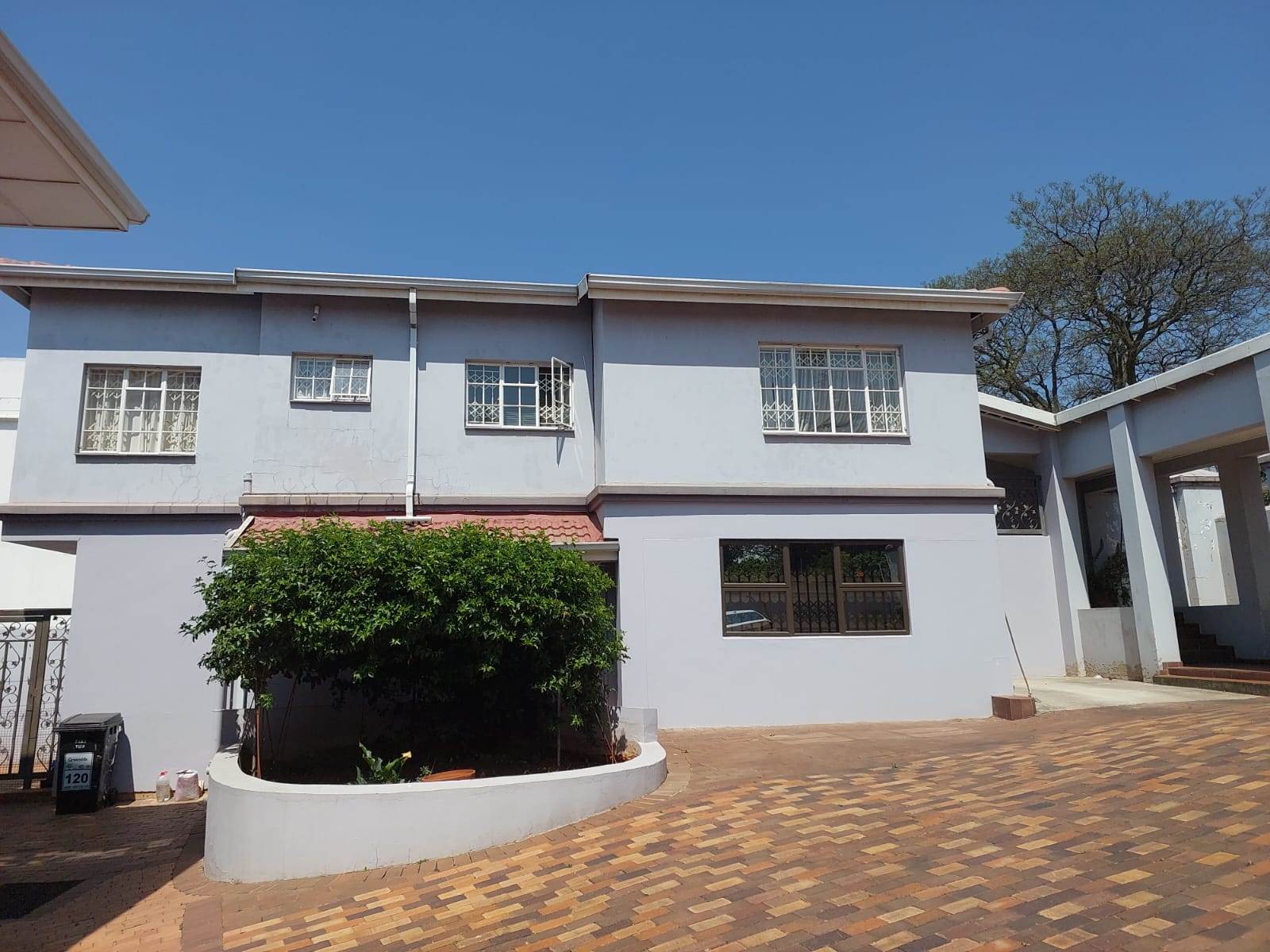 6 Bed House in Greenside photo number 10