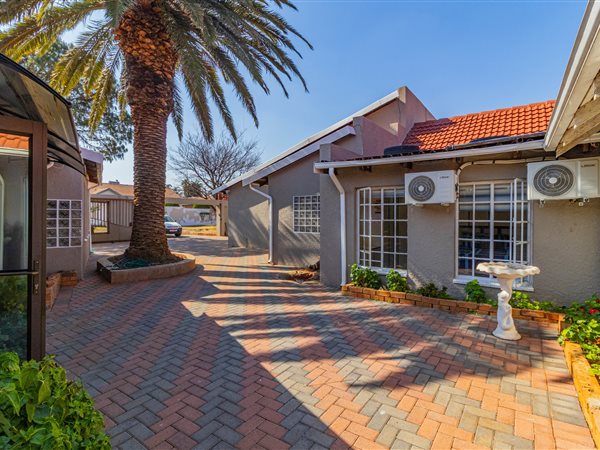 4 Bedroom House 4 Bedroom House