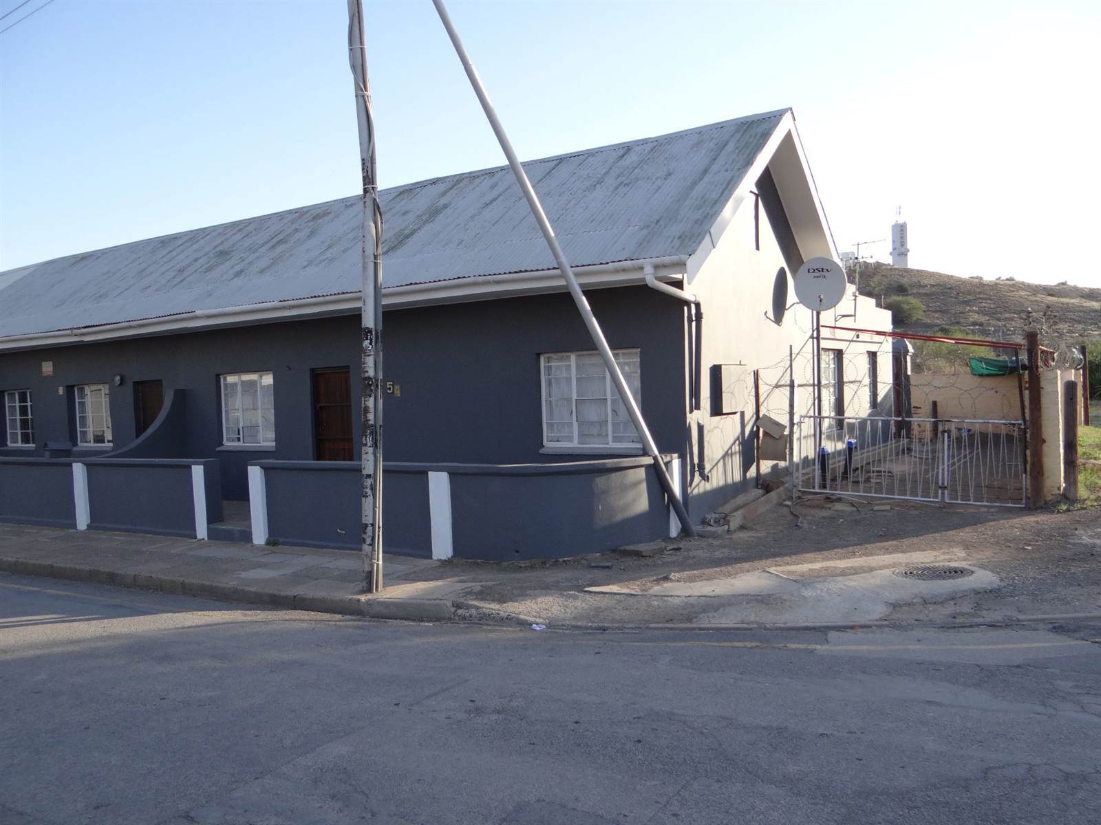 4 Bed House in Beaufort West photo number 1