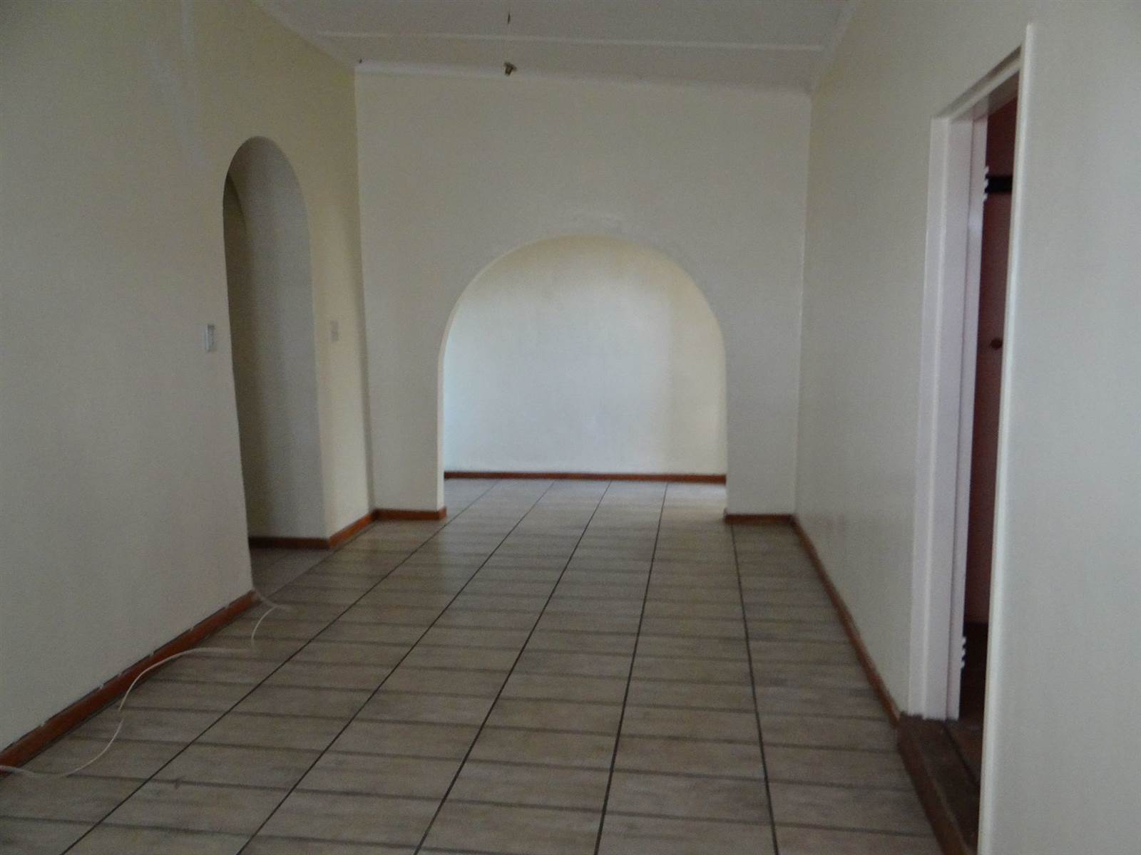 4 Bed House in Beaufort West photo number 10