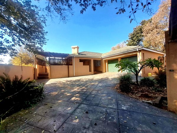 4 Bedroom House 4 Bedroom House