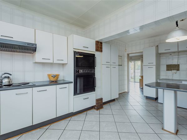 4 Bedroom House 4 Bedroom House