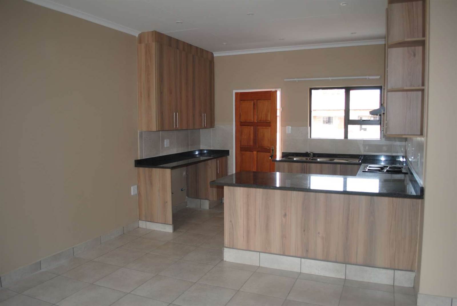 3 Bed Townhouse in Riversdale photo number 11