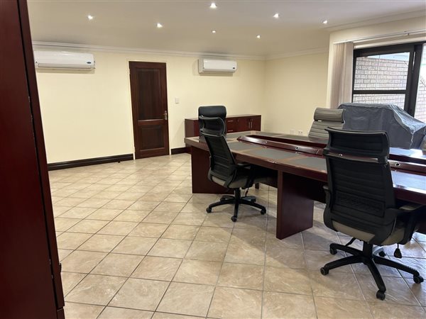 400  m² Commercial space in Highveld