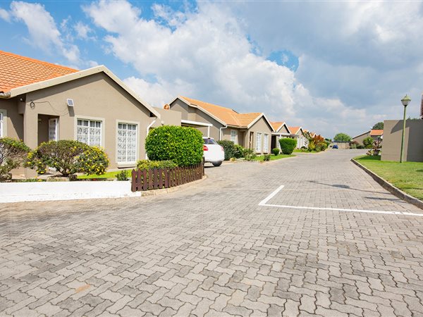 3 Bedroom Townhouse 3 Bedroom Townhouse