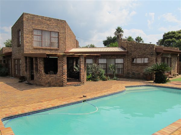 5 Bedroom House 5 Bedroom House