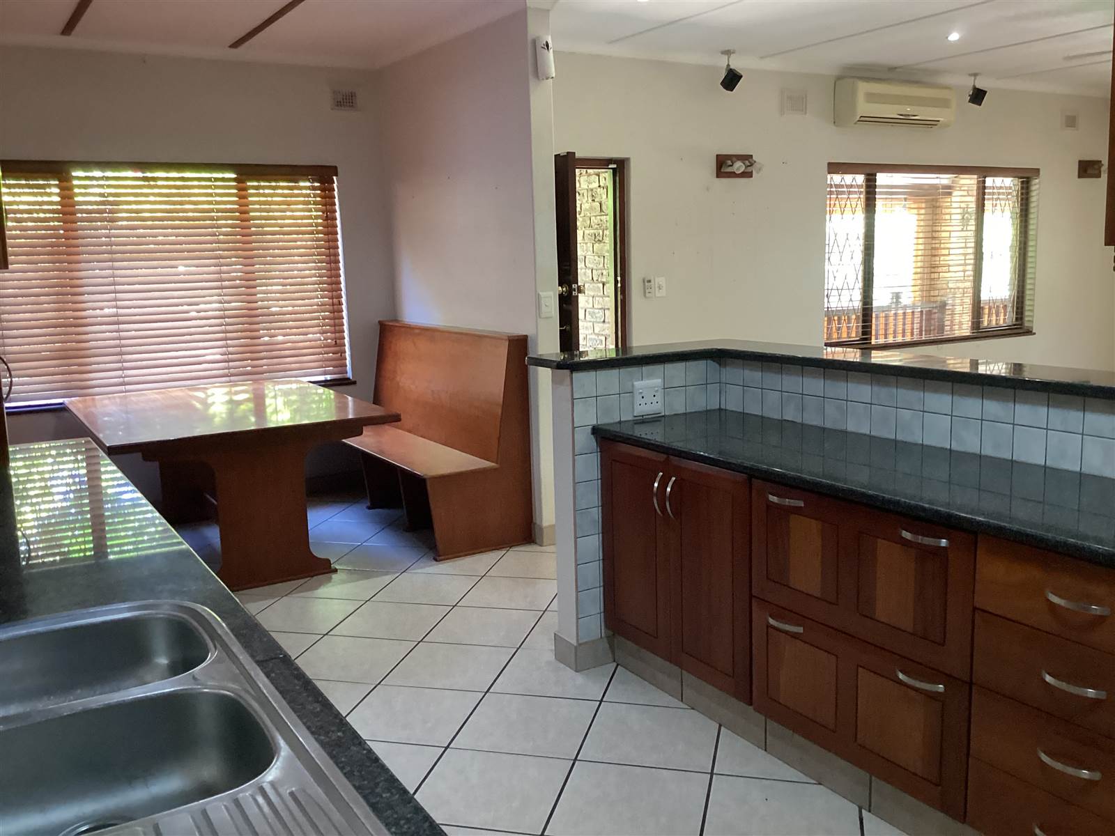 3 Bed House in Umtentweni photo number 17