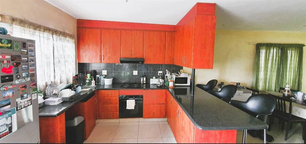 3 Bed Townhouse in Tongaat Central photo number 2