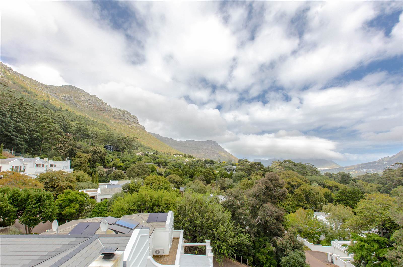 4 Bed House in Hout Bay and surrounds photo number 5