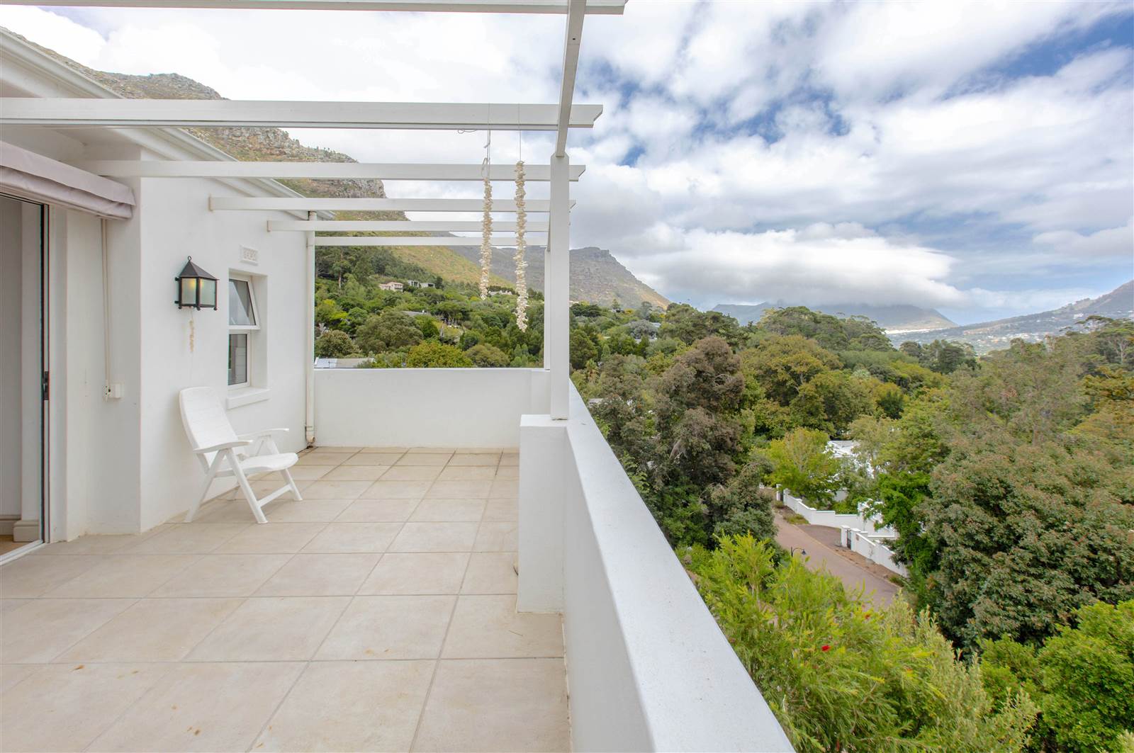 4 Bed House in Hout Bay and surrounds photo number 7