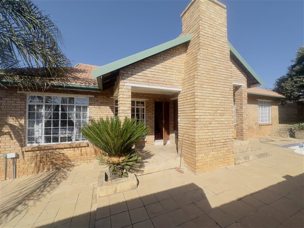 4 Bedroom Townhouse 4 Bedroom Townhouse