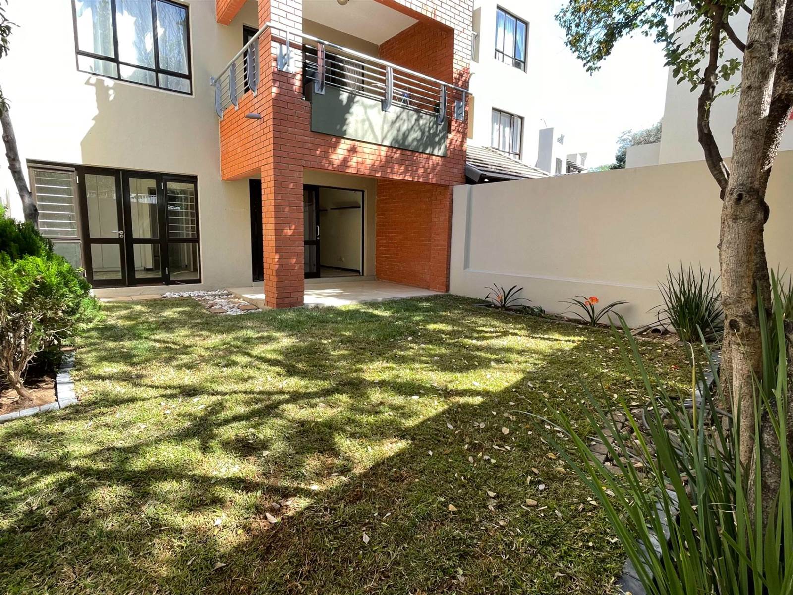 1 Bed Townhouse in Lonehill photo number 1