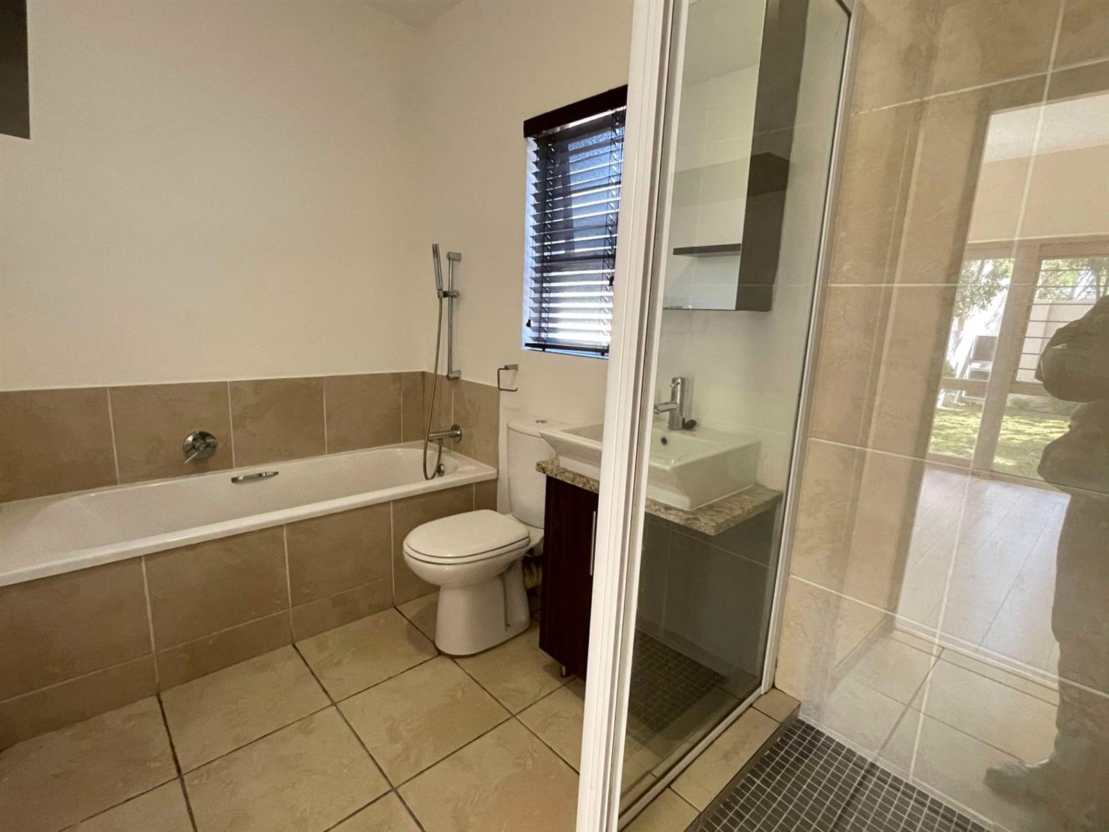 1 Bed Townhouse in Lonehill photo number 10