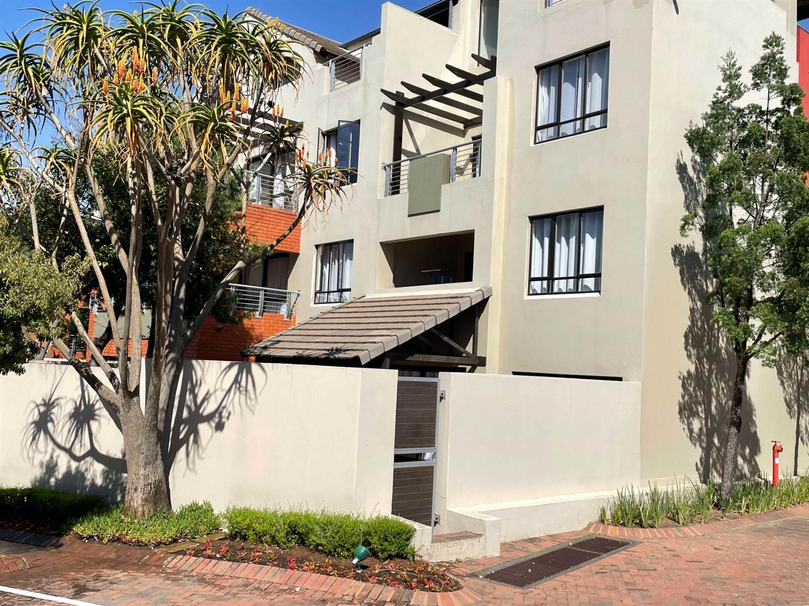 1 Bed Townhouse in Lonehill photo number 13