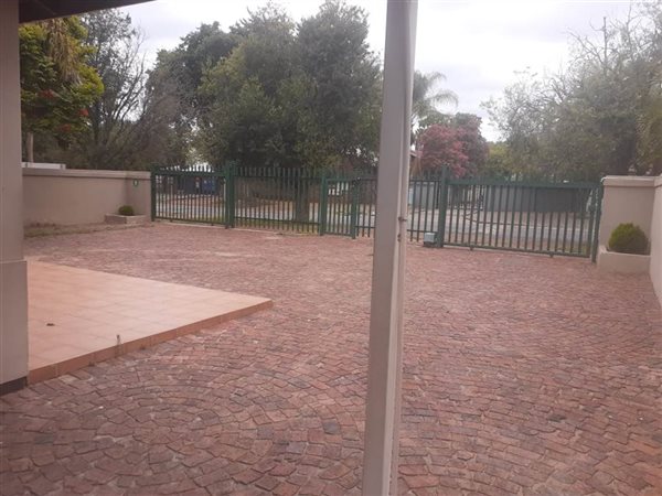 200  m² Commercial space in Bo Dorp