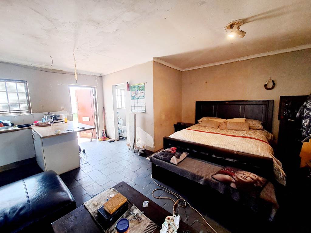 5 Bed House in Yeoville photo number 12