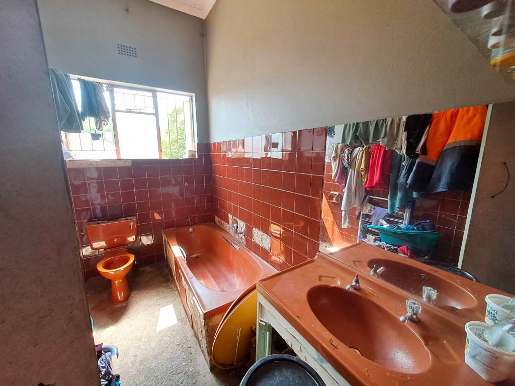 5 Bed House in Yeoville photo number 8